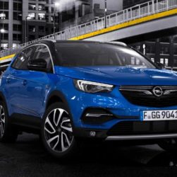 Машины Opel подорожали в России на 150 тысяч рублей