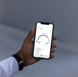 Volvo намерен пересадить водителей с «бензина» на «электричество» приложением
