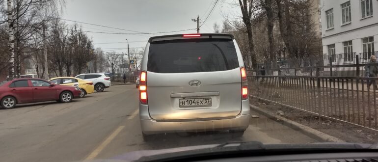 Ввезти в Россию машину из Армении в 2021 году решаются все меньше жителей РФ