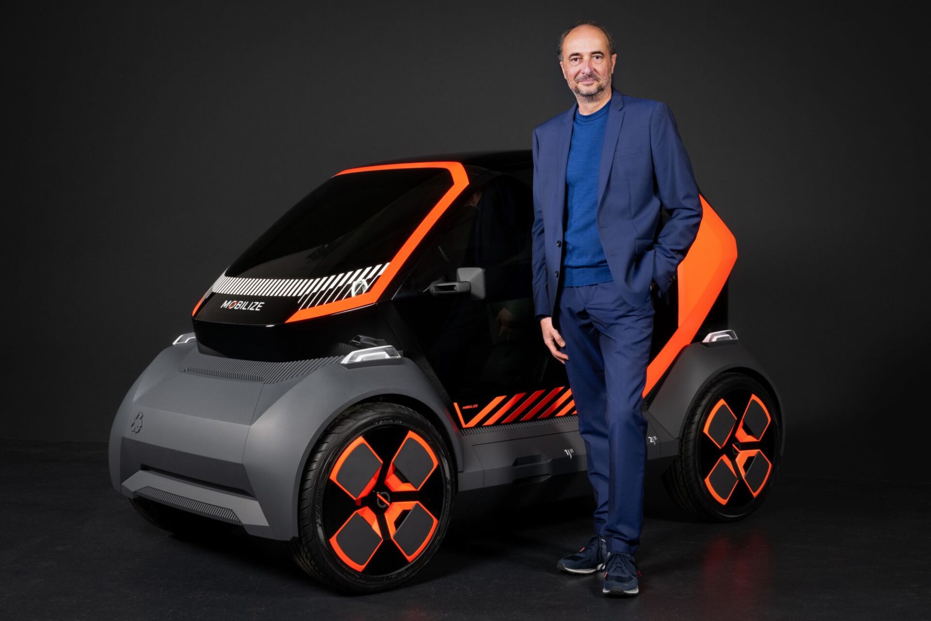 Renault начинает тестировать электрический седан для такси