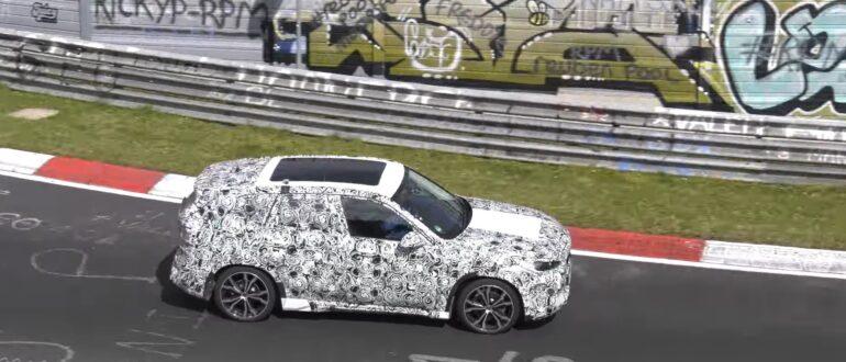 Видео тестов нового поколения BMW X1 опубликовали на канале CarSpyMedia