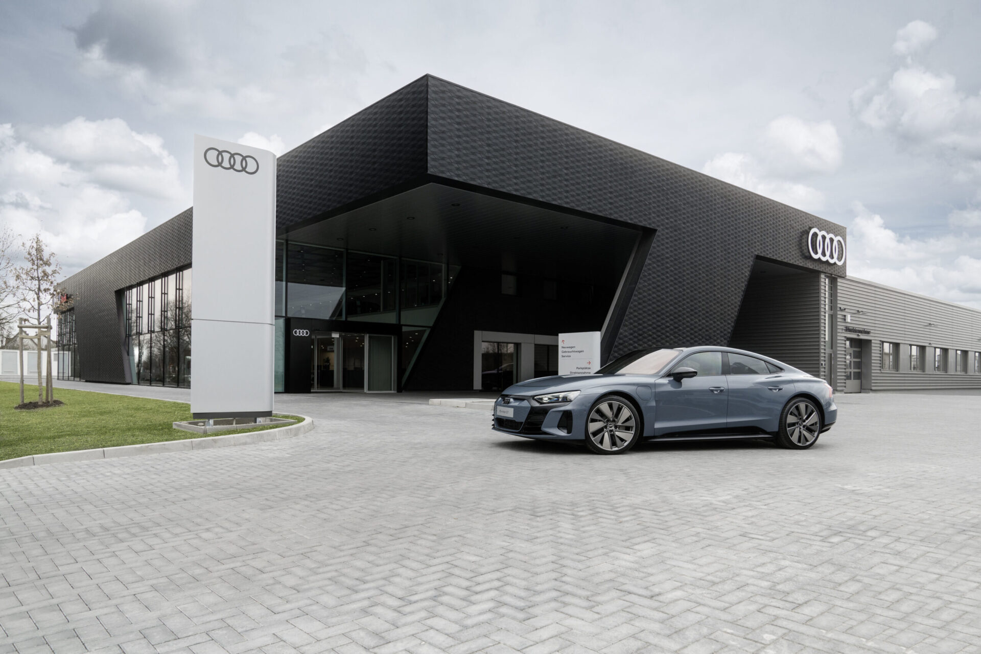 Audi объявила о начале продаж нового электромобиля e-tron GT