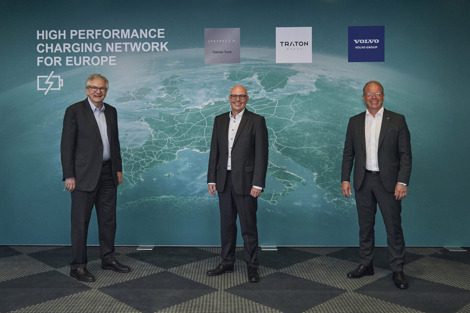 Mercedes, Volvo и Volkswagen создадут совместную сеть зарядок для грузовиков в Европе