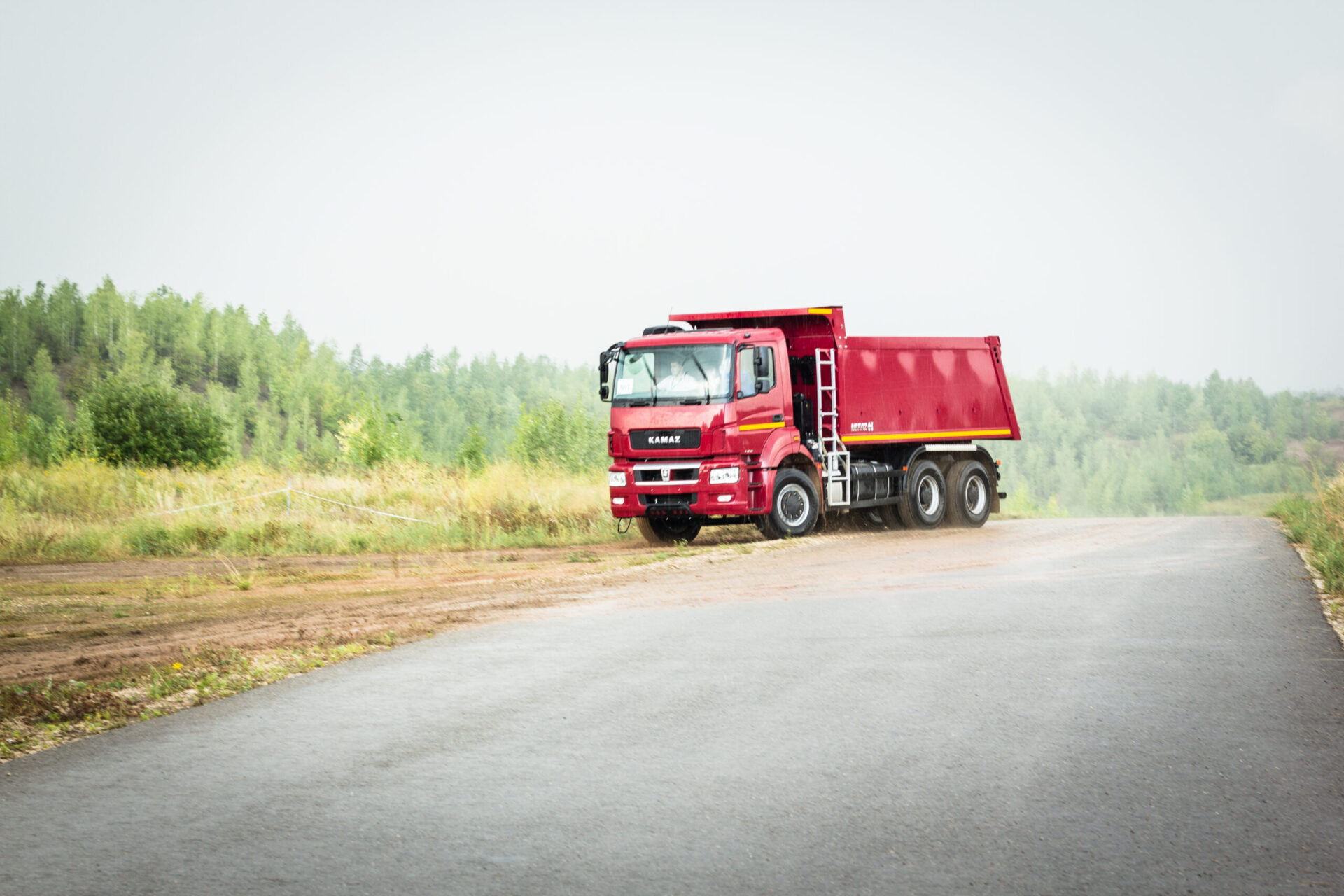 Автостат перечислил 10 самых популярных в России грузовиков с пробегом за 5 месяцев 2021 года