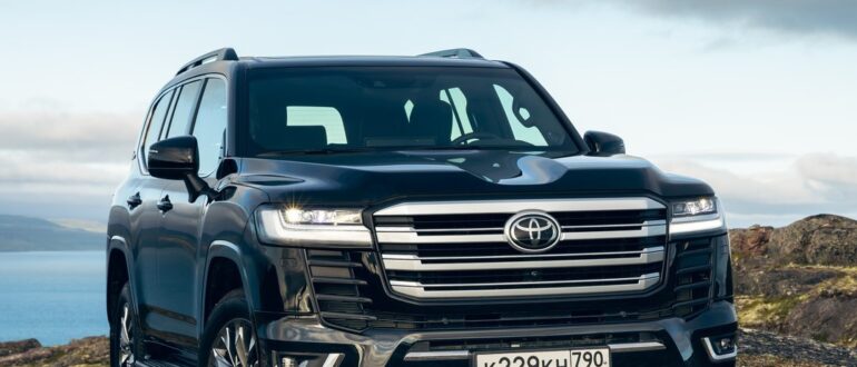 Toyota начала продажи в России нового Land Cruiser 300 с турбодизельным двигателем