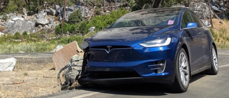Владелец Tesla Model X рассказал о пятикратном ДТП из-за автопилота на одном и том же месте в США