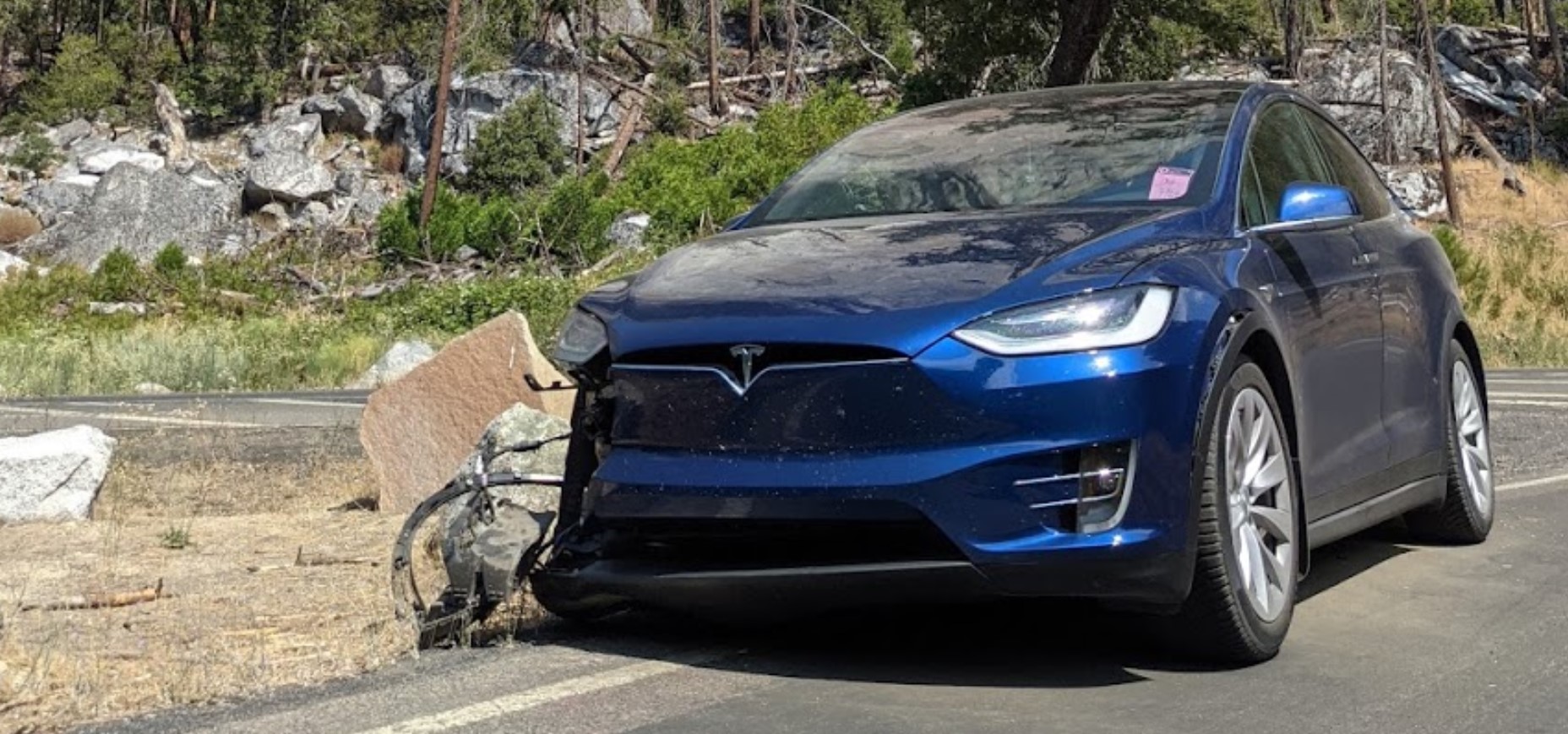 Владелец Tesla Model X рассказал о пятикратном ДТП из-за автопилота на одном и том же месте в США