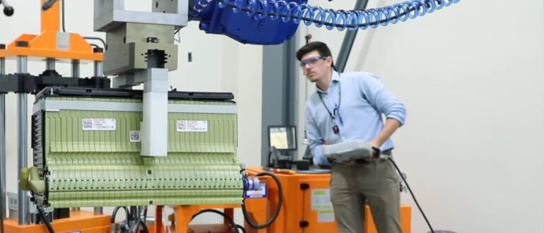 ORNL в США создали робота для разборки аккумуляторов от электромобилей