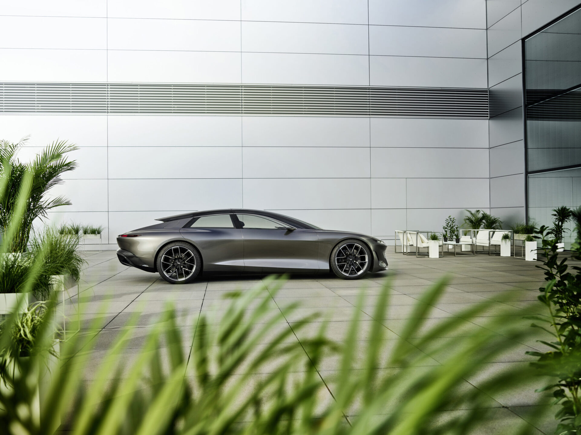 Компания Audi представила электрический концепт Grandsphere в 2021 году