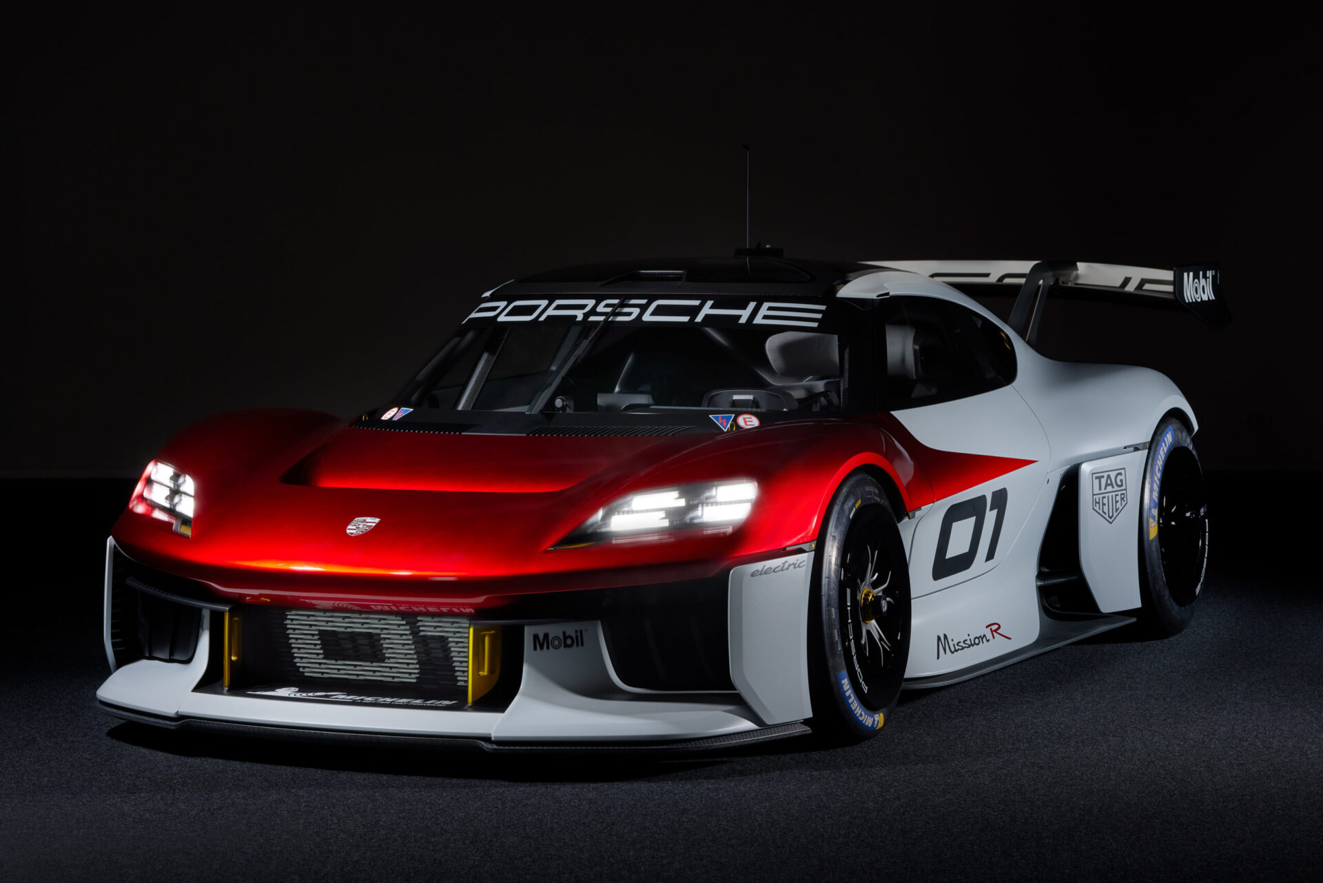 Компания Porsche представила в Мюнхене концепт гоночного электрокара Mission R