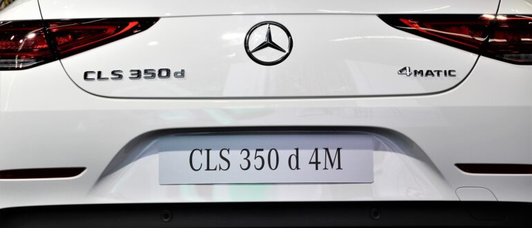 Эксперт Зиновьев заявил, что кроссовер Mercedes M-Class невозможно продать в РФ в 2021 году