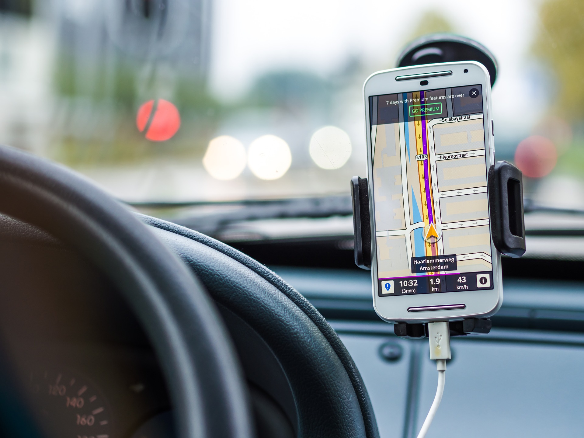 Google выпустила обновление Android Auto для автомобилей с правым рулем