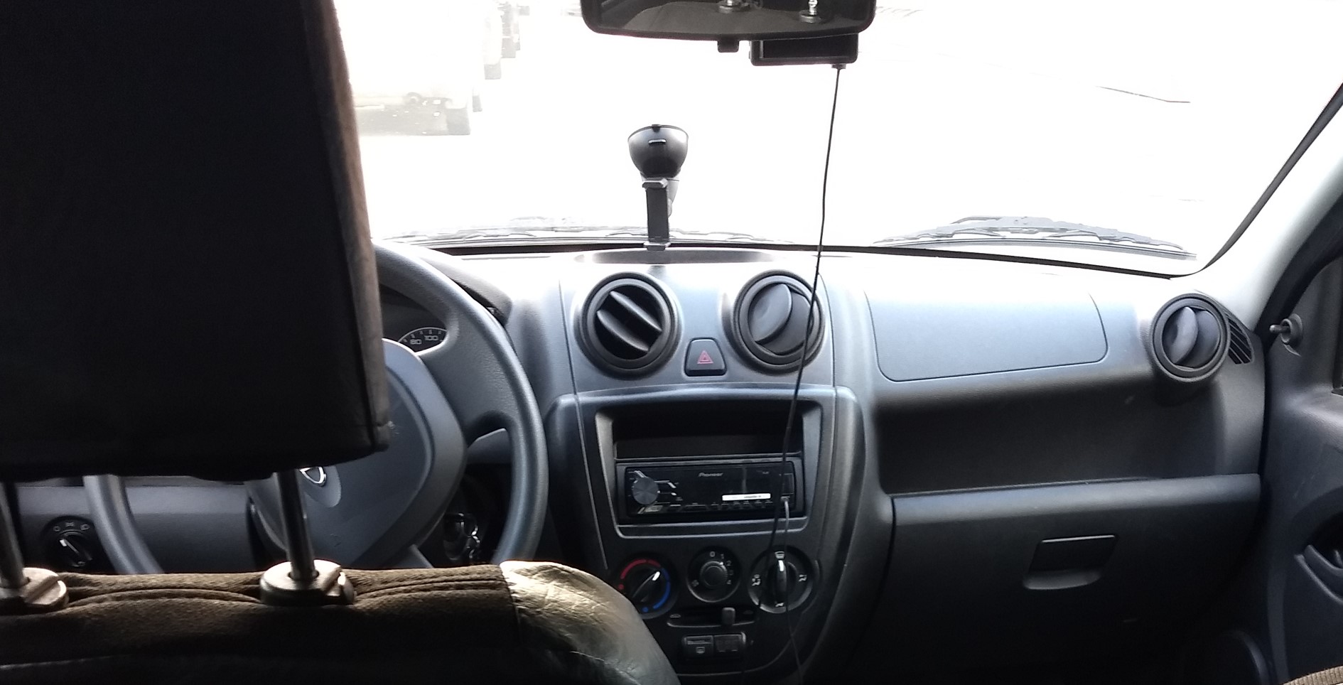 Автоэксперт Васильев посоветовал выключить кондиционер при прогреве автомобиля зимой в РФ