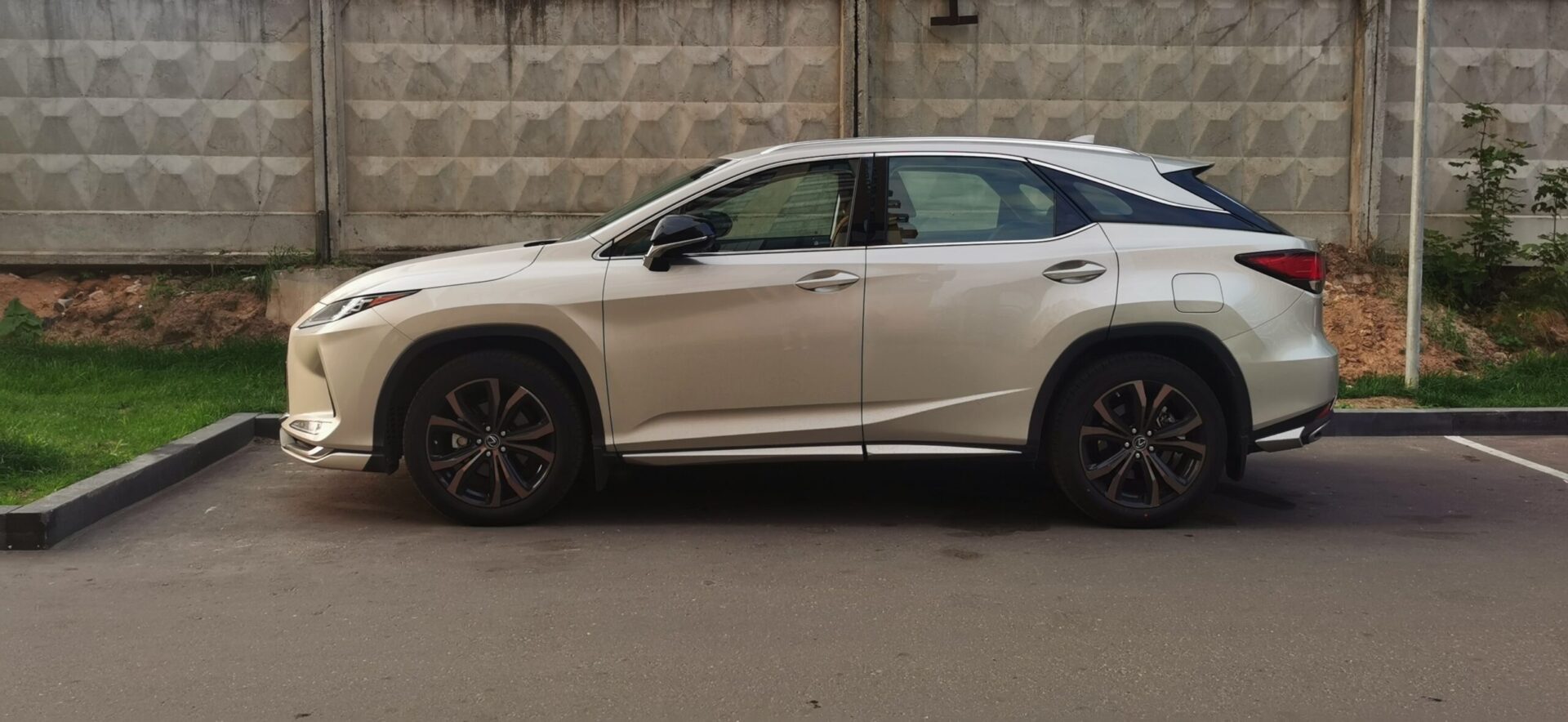 Компания Lexus объявила о выкупе кредитных автомобилей любого бренда в России