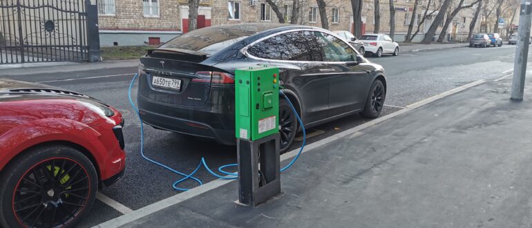 АЕБ выступила за продление нулевых пошлин на ввоз электромобилей в Россию в 2022 году