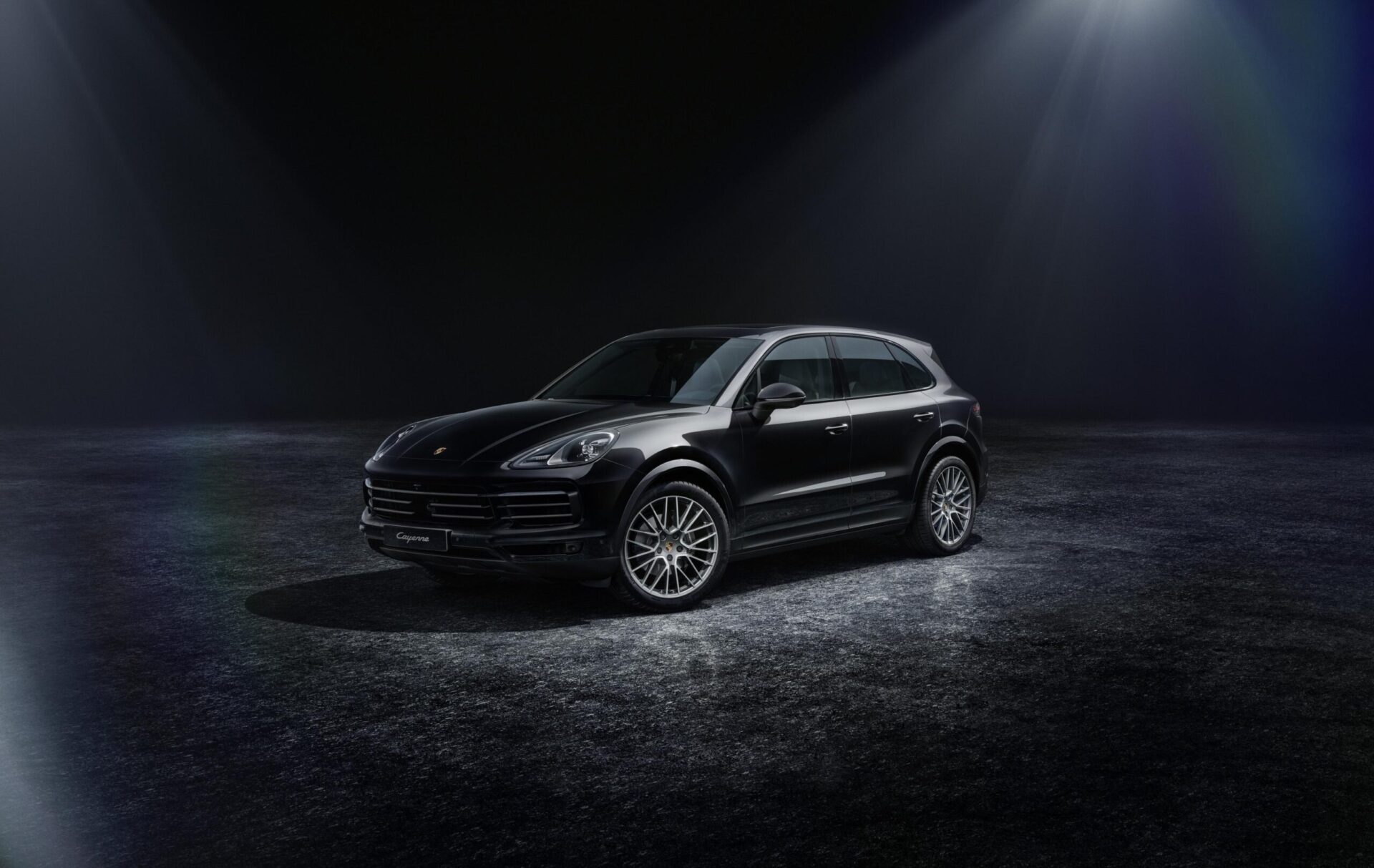 Компания Porsche поставит в Россию особую версию Cayenne Platinum Edition