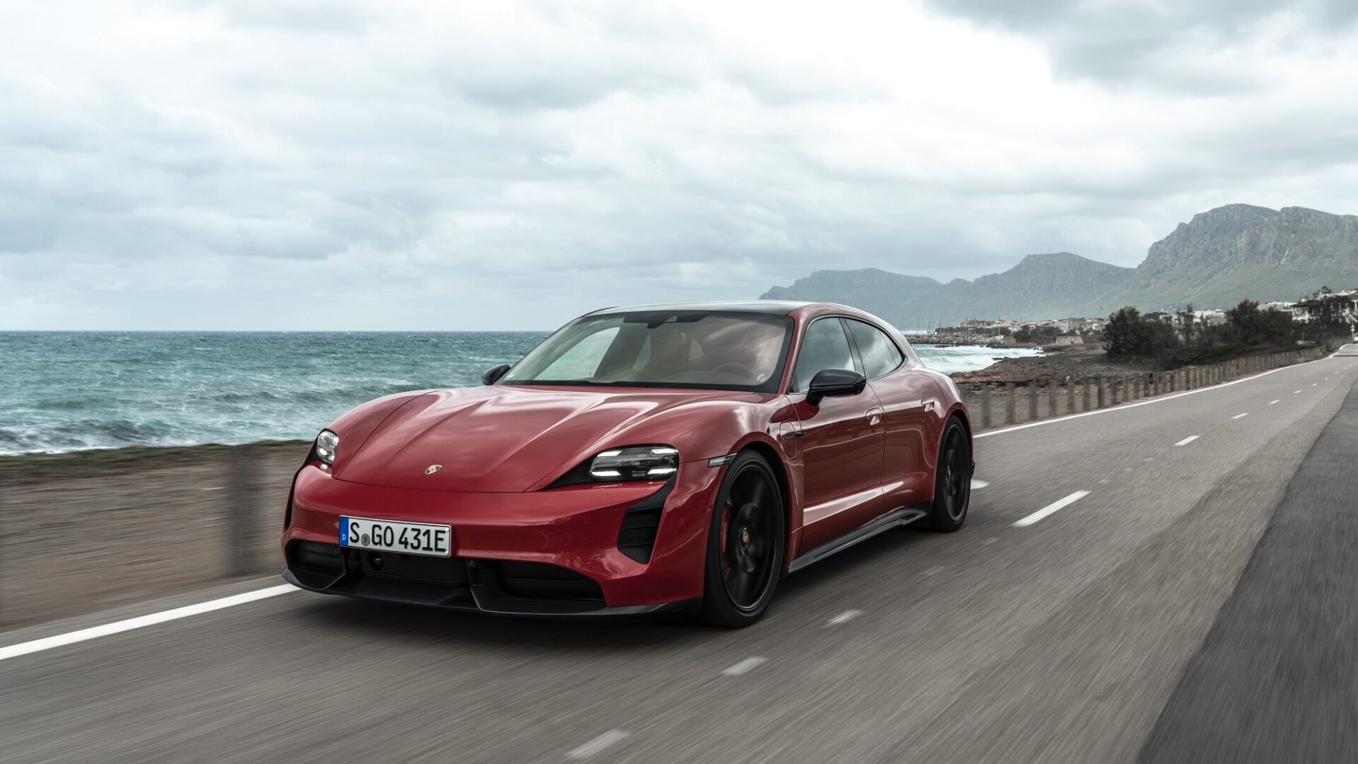 Компания Porsche установила исторический рекорд продаж по всему миру в 2021 году
