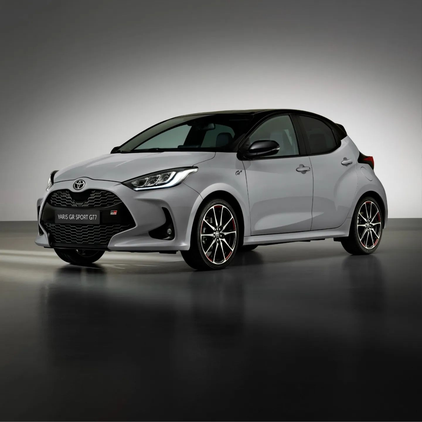 Марка Toyota запустит продажи Yaris GR Sport GT7 Edition вместе с PS5 в Испании