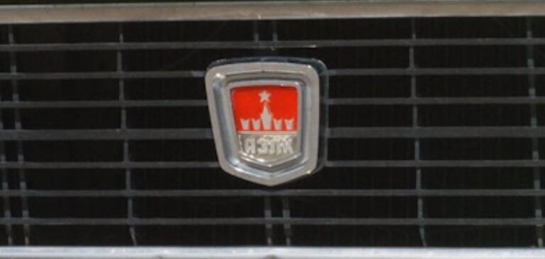 Дизайнер Александр Шторм показал обновленный логотип МОСКВИЧА в 2022 году