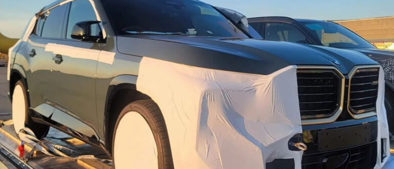 В Сети появились фотографии нового гибридного кроссовера BMW XM без камуфляжа
