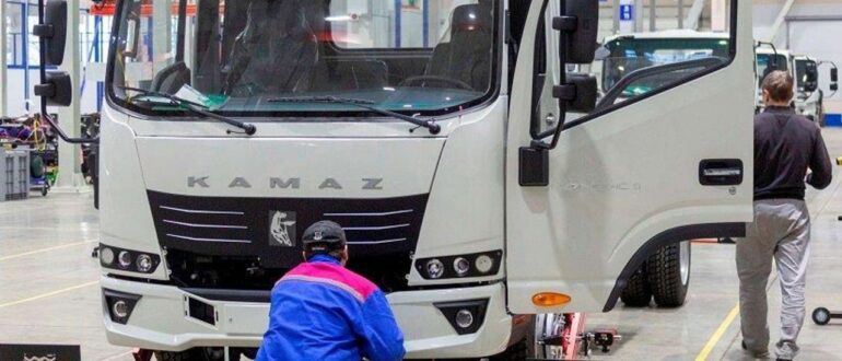 Автозавод КАМАЗ начал пробную сборку кабин для новых грузовиков КОМПАС в мае 2022 года