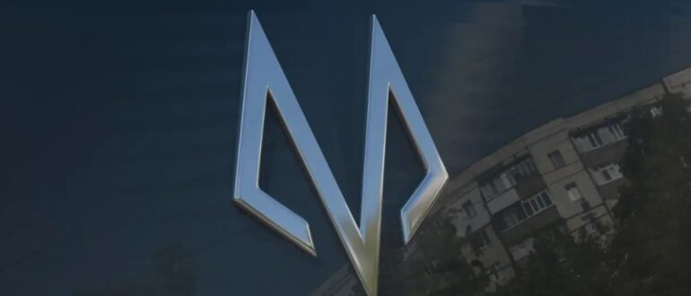Автодизайнер Шторм представил в РФ обновленный логотип бренда «МОСКВИЧ» 2022 года