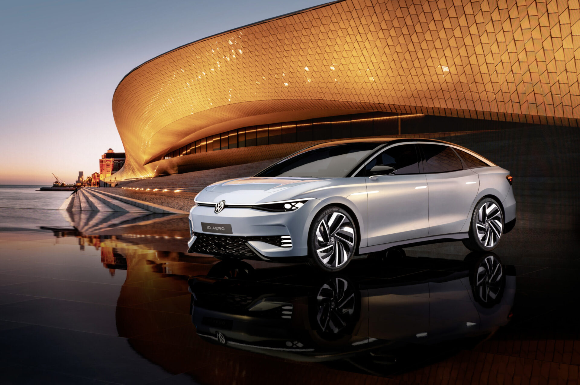 Автоконцерн Volkswagen показал первый электрический седан ID.AERO в июне 2022 года