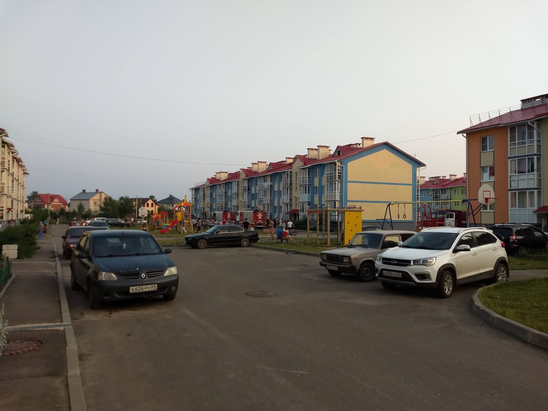 Доцент Рагулина предупредила граждан в РФ о штрафах за ремонт и мытье машины во дворах домов
