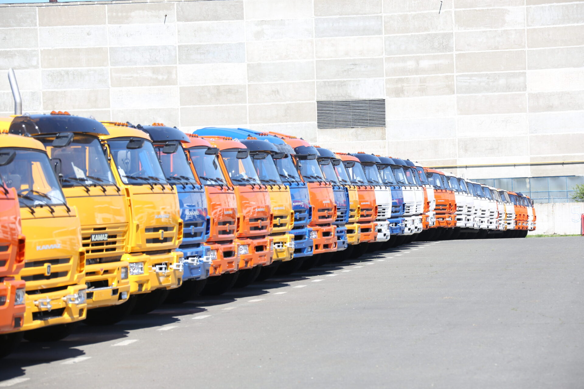 КАМАЗ 65115 стал лидером продаж среди грузовиков в РФ в июне 2022 года