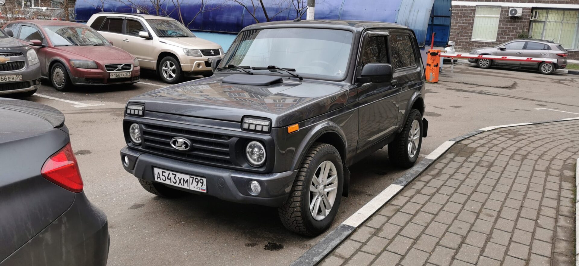 Автоконцерн АВТОВАЗ поднял цены на трехдверный внедорожник LADA Niva Legend на 2 тыс. рублей