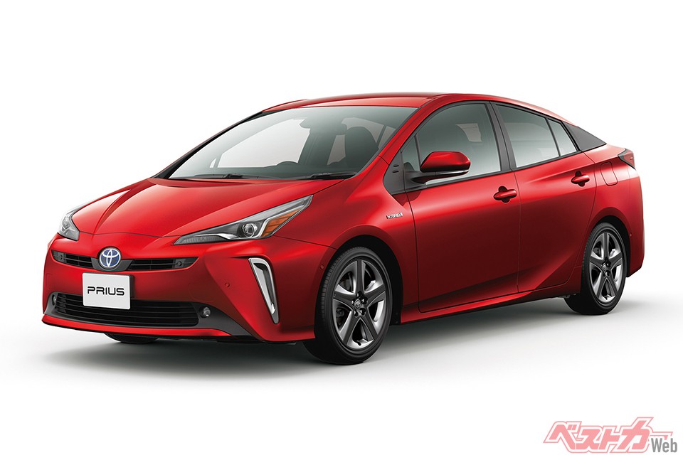 Компания Toyota выпустит новую модель Toyota Prius с расходом в 2,5 литра бензина на 100 км