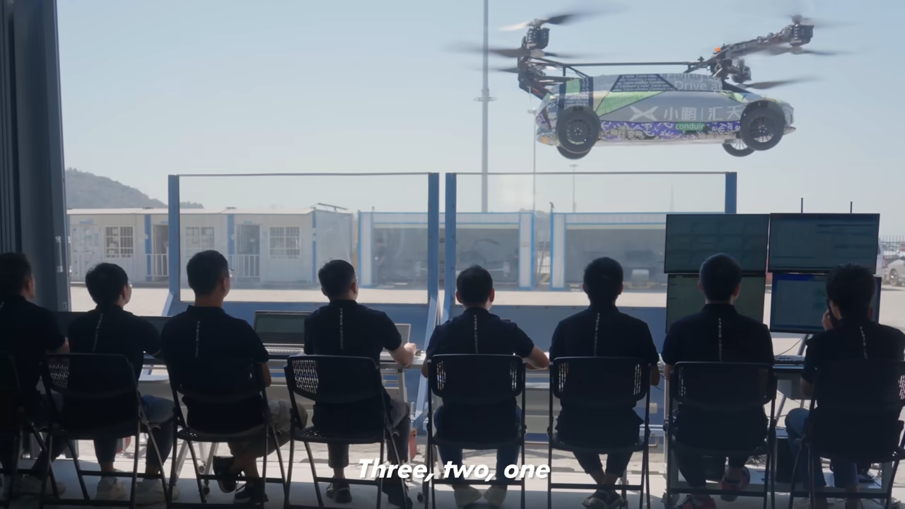 Компания Xpeng показал испытания летающего автомобиля Xpeng AeroHT на Tech Day 2022