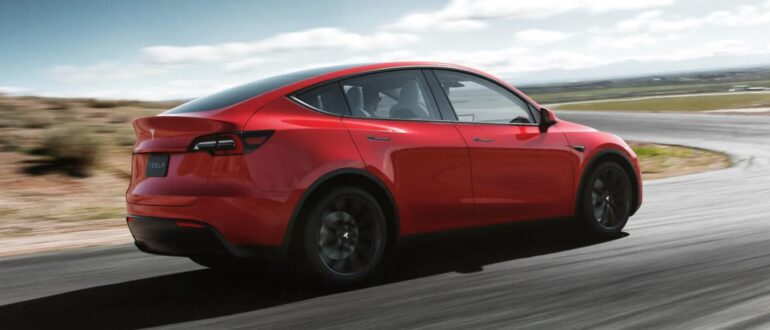 Электрический кроссовер Tesla Model Y стал лидером продаж в Европе в 2023 году