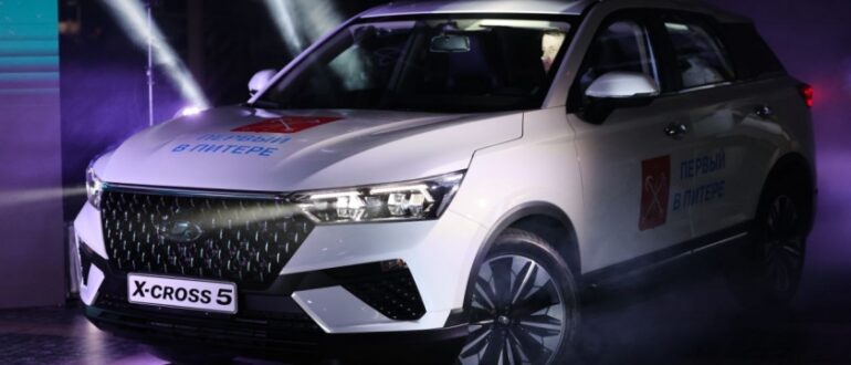 «АвтоВАЗ»: кроссоверы Lada X-Cross появятся у дилеров до конца 2023 года