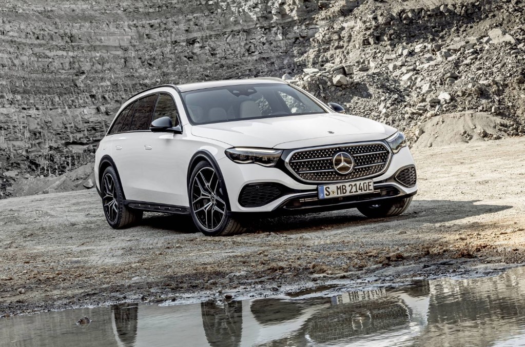 Концерном Mercedes-Benz представлен универсал E-Class All-Terrain