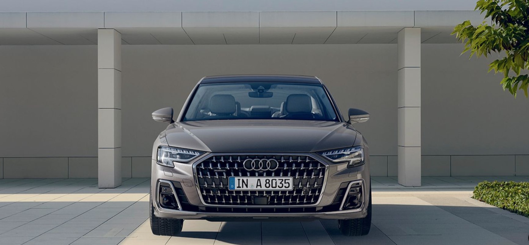 Компания Audi выпустила новую версию флагманского седана A8L