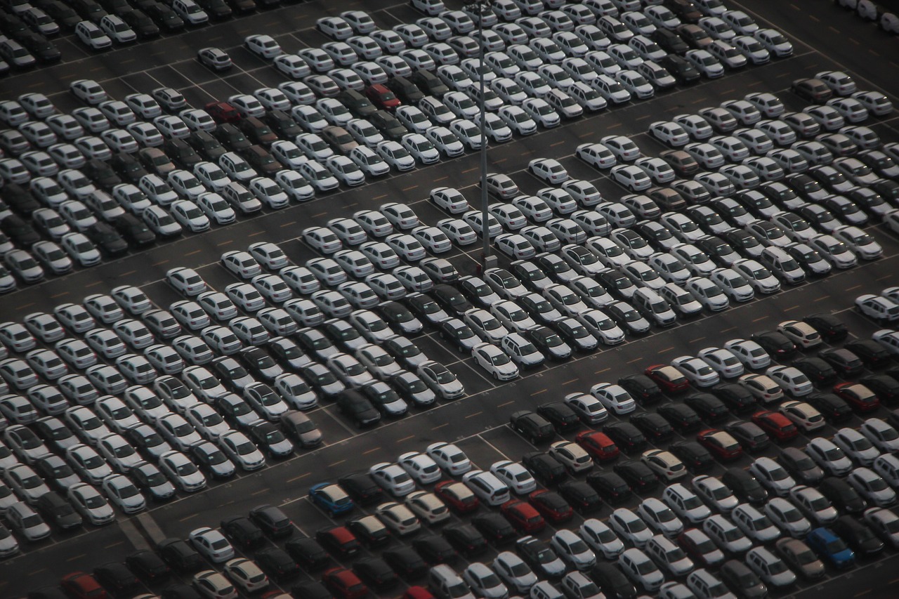 Объем импорта автомобилей в Россию составил почти 1 млн экземпляров