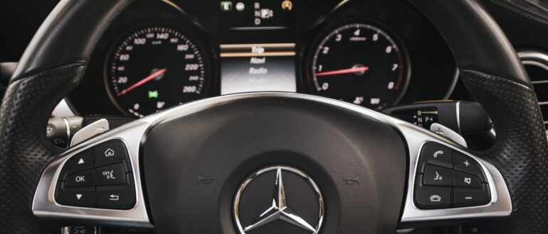Владелец 30-летнего Mercedes решился рассказать о преимуществах немецкой классики