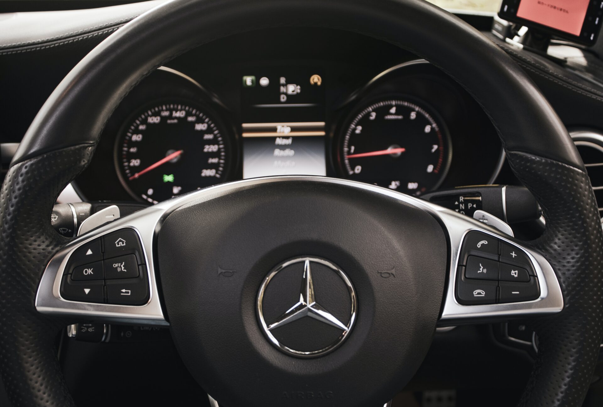 Владелец 30-летнего Mercedes решился рассказать о преимуществах немецкой классики