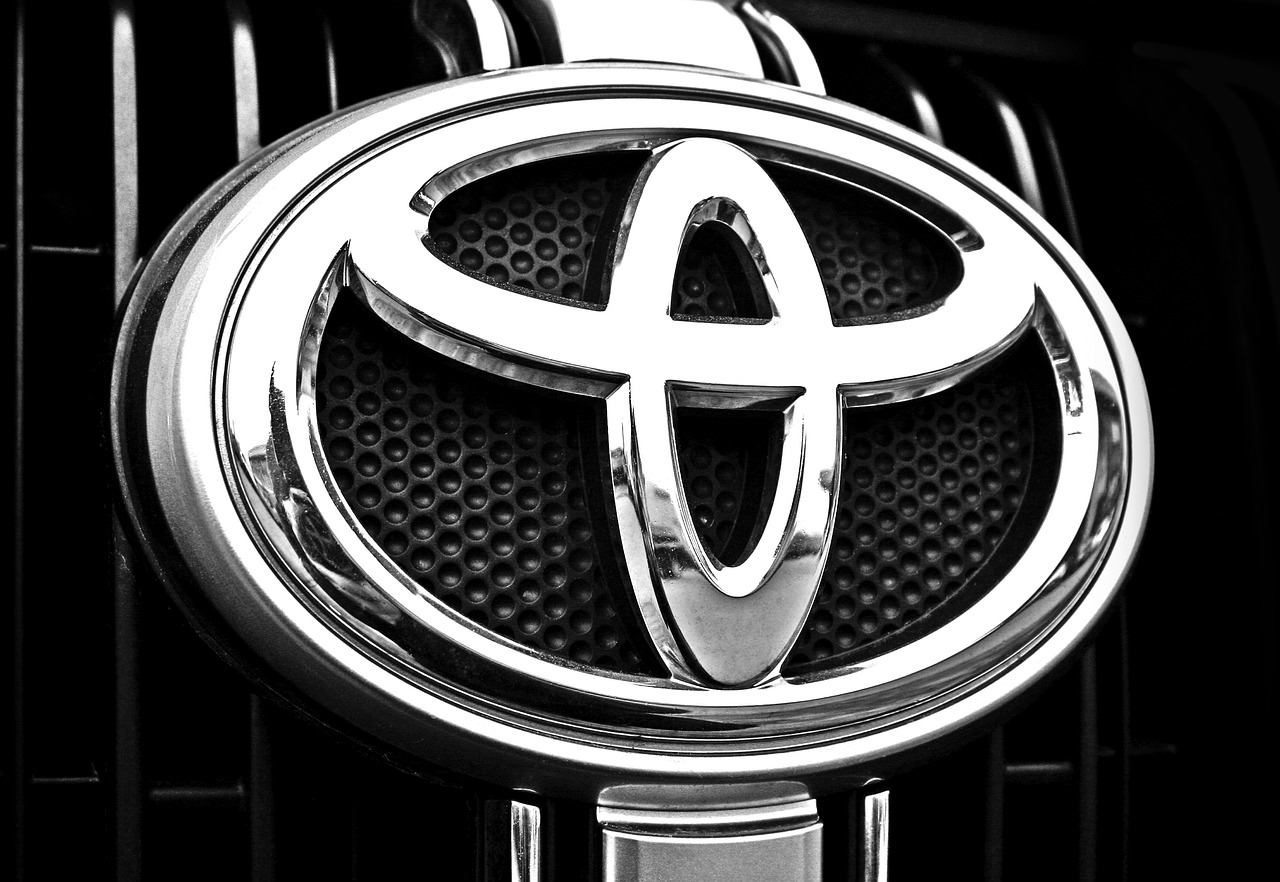 Toyota приняла решение о запрете эксплуатации 20-летних Corolla и RAV4
