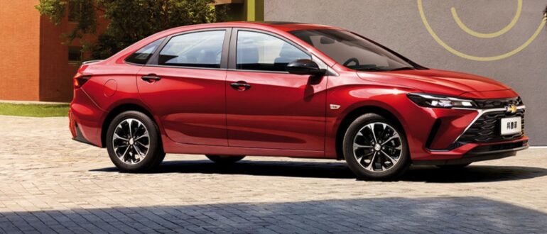 Chevrolet Monza 2024 года в России продают по цене от 1,75 млн рублей