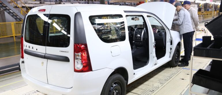 «АвтоВАЗ» возобновили производство универсалов Lada Largus