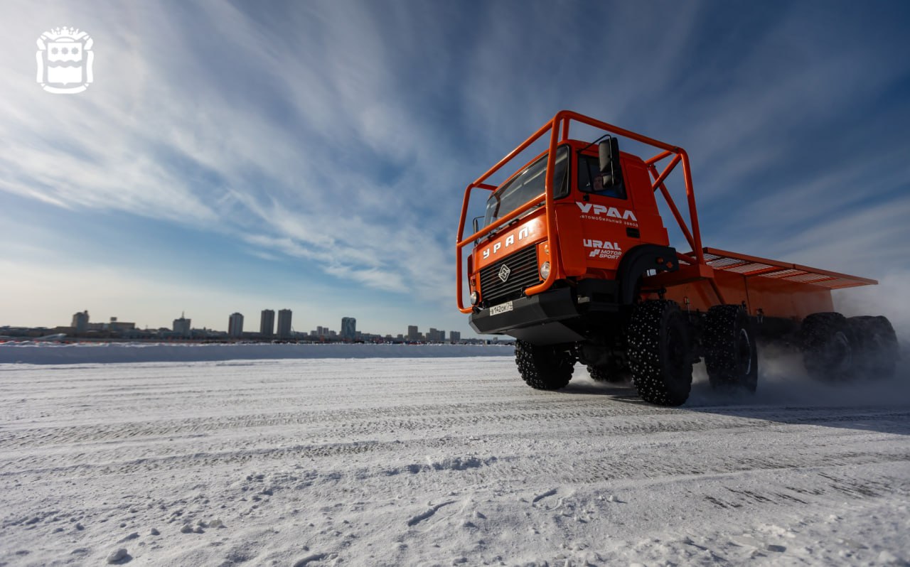 АЗ «Урал» представил новый спортивный грузовик. Премьера прошла на льдах Амура