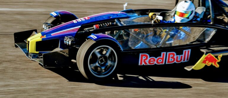 Red Bull Racing представила машину RB20 на сезон 2024 Формулы 1