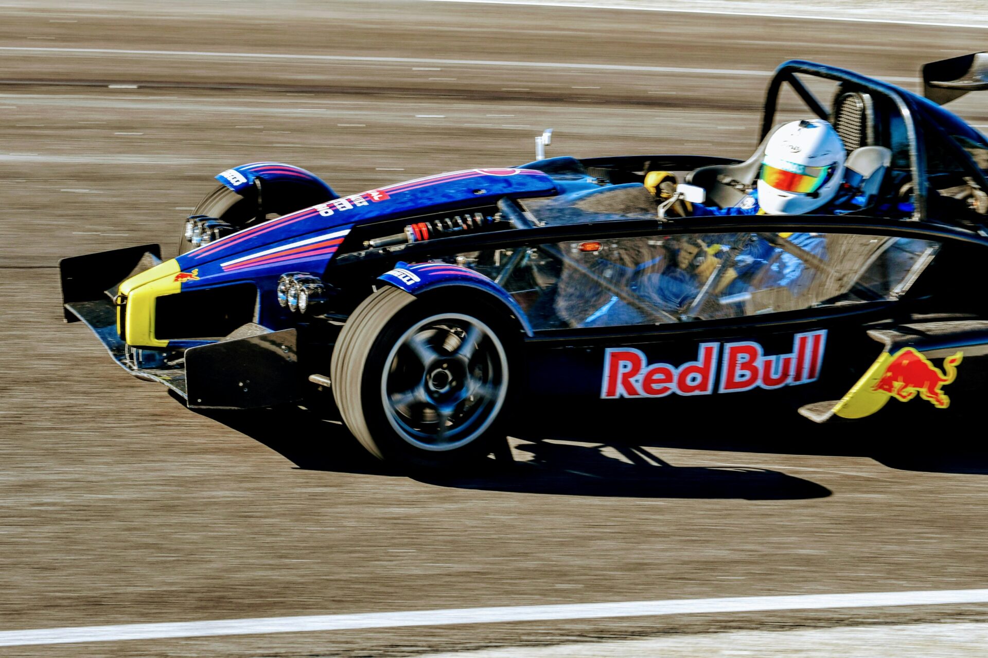 Red Bull Racing представила машину RB20 на сезон 2024 Формулы 1