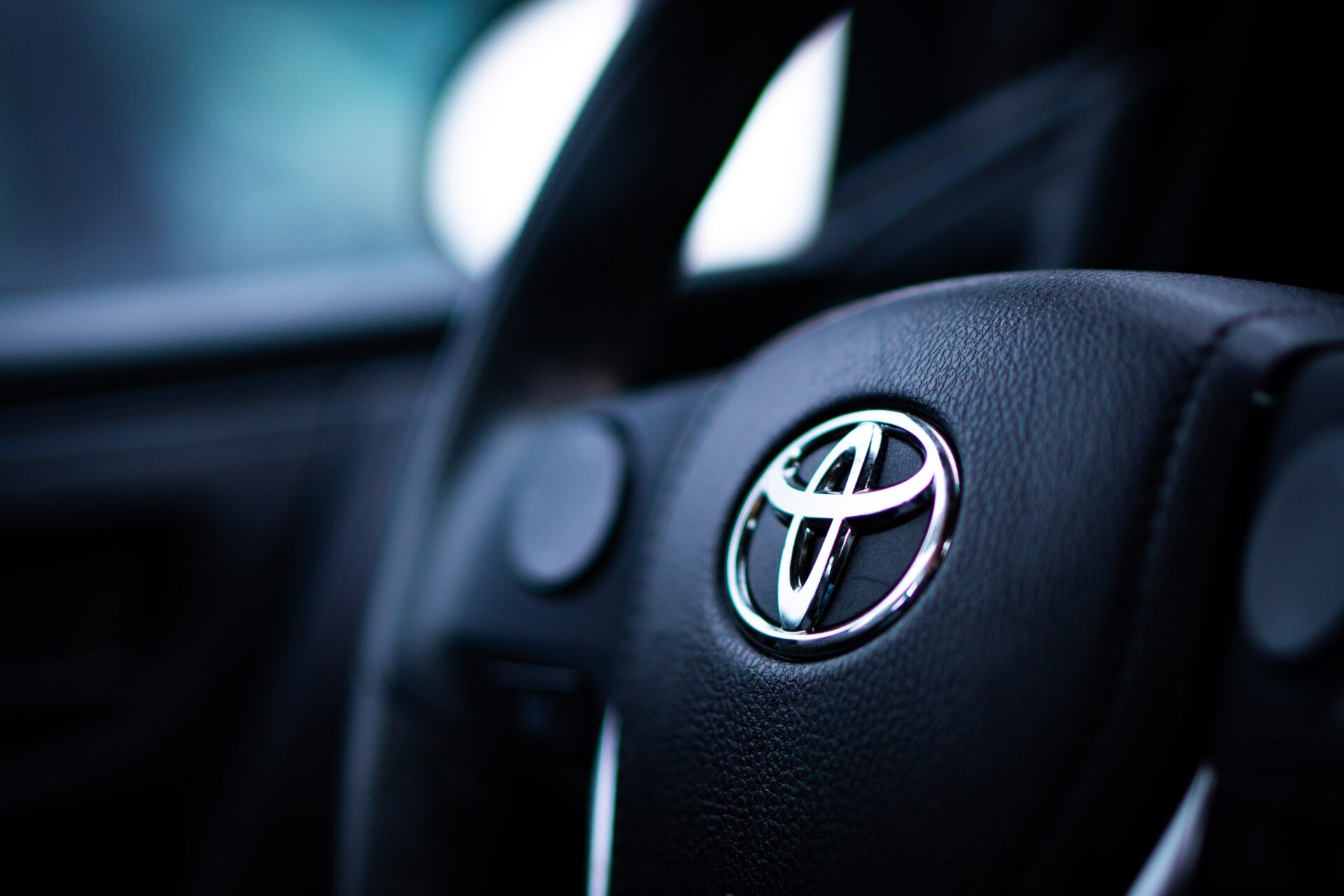 Toyota будет разрабатывать новые ДВС на фоне слабых продаж электрокаров