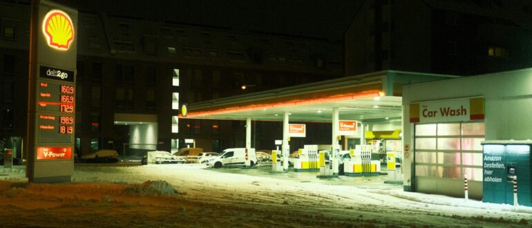 Автоэксперт Субботин запретил заливать в автомобиль неподходящее топливо