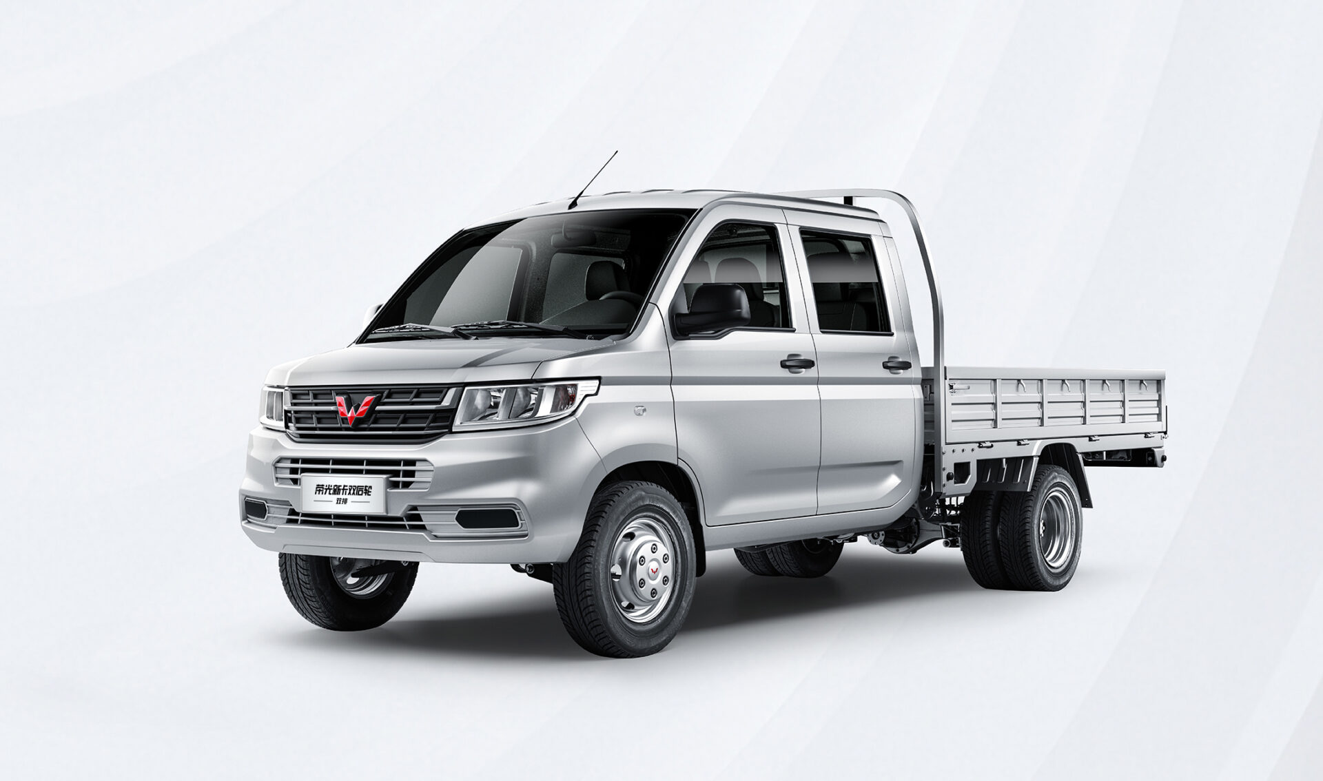 Китайская компания Wuling выпустила на рынок бюджетный фургон Yangguang