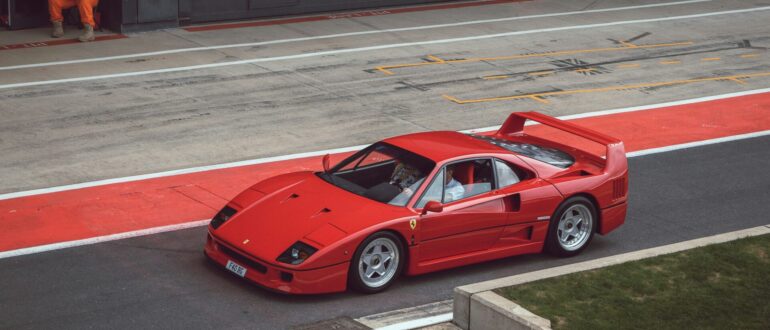 На аукцион выставили очень редкий Ferrari F40. Сколько хотят и кто заплатит?