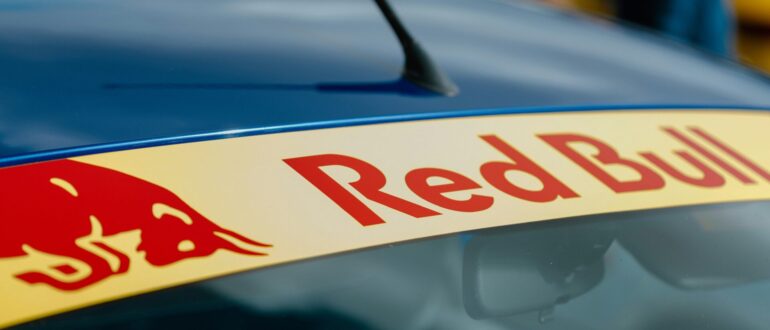 Новый болид Red Bull RB20 вызвал фурор на тестах в Бахрейне